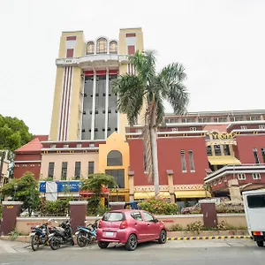 Capital O 460 World Palace Hotel